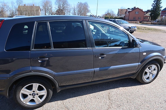 Ford Fusion 6 of 14