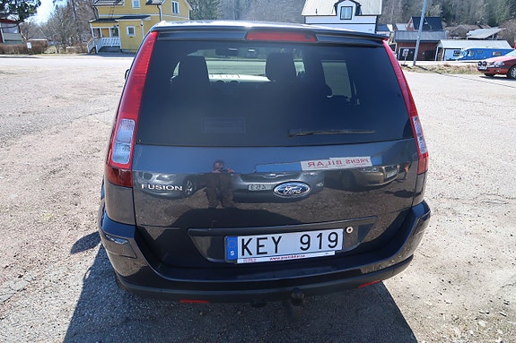 Ford Fusion 7 of 14