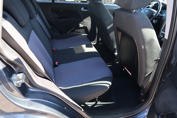 Ford Fusion 9 of 14