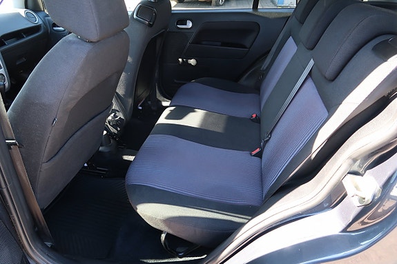 Ford Fusion 8 of 14