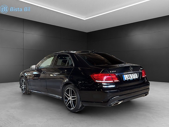 Mercedes-Benz E220 5 of 5