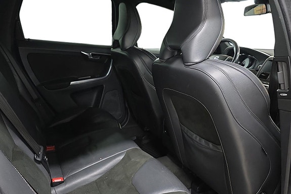 Volvo XC60 17 of 20