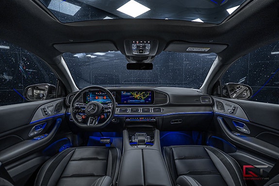 Mercedes-Benz GLE53 17 of 24