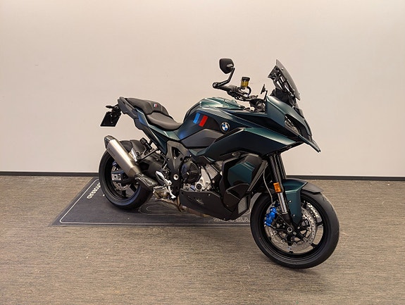 BMW M1000XR Aurelius Green Metallic Demo 2 of 4