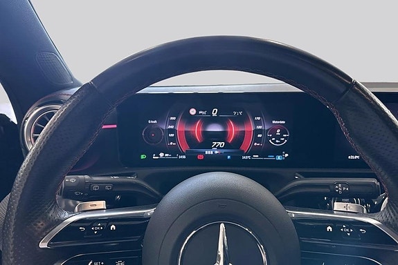 Mercedes-Benz CLA250 10 of 17