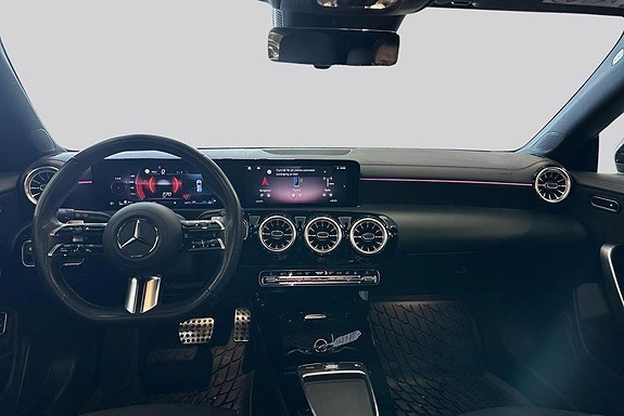 Mercedes-Benz CLA250 7 of 17