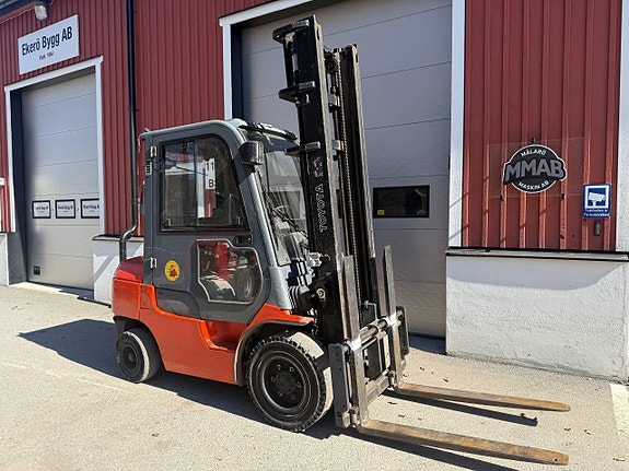 Toyota Gaffeltruck 02-7FDF30 dieselmotor lyfthöjd 4500mm