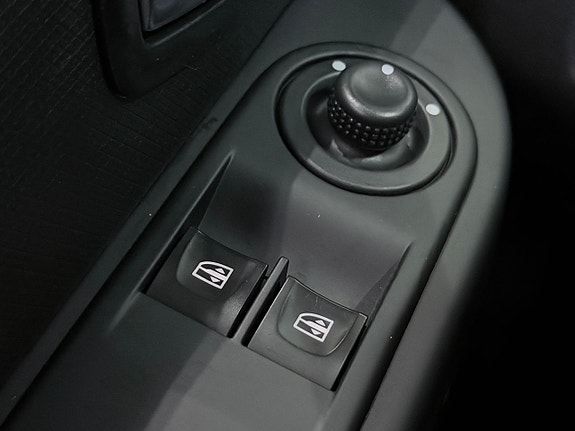 Renault Clio 22 of 23