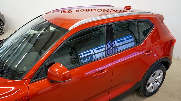 Volvo XC40 3 of 5