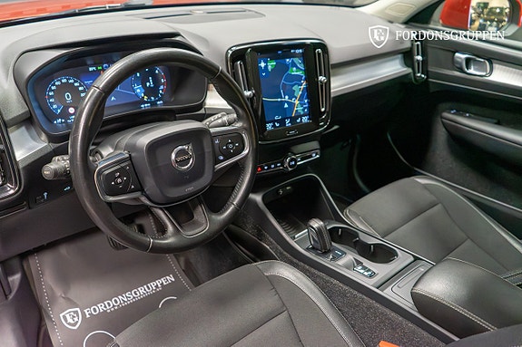 Volvo XC40 17 of 27