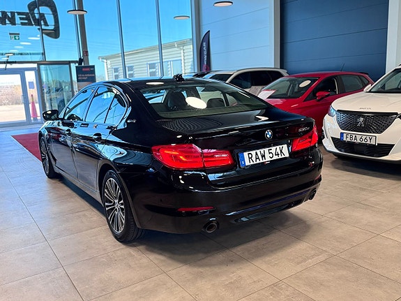 BMW 530e 4 of 5