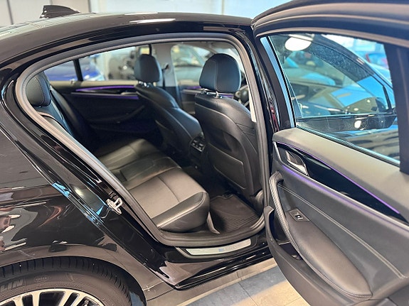 BMW 530e 8 of 16