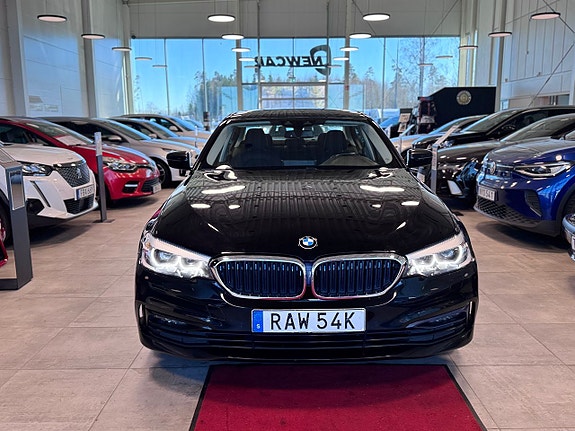 BMW 530e 2 of 5