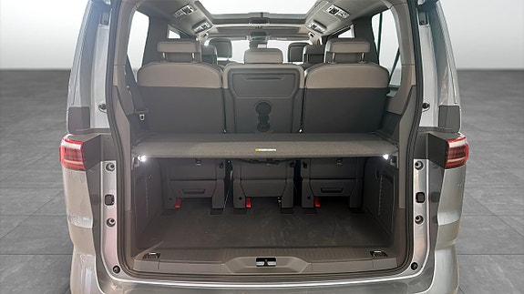 Volkswagen Multivan 14 of 16