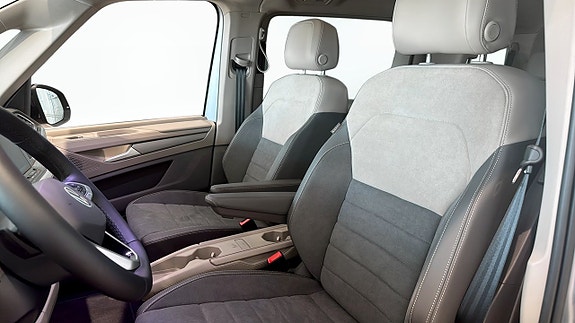 Volkswagen Multivan 8 of 16