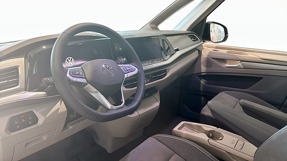 Volkswagen Multivan 7 of 16