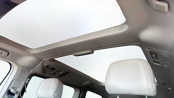 Volkswagen Multivan 9 of 16