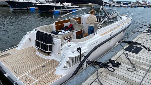 Aquador 25 DC -2021. Mercruiser 4,5 MPI. Bogpropeller+ Ankar