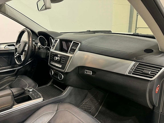 Mercedes-Benz GL350 4 of 5