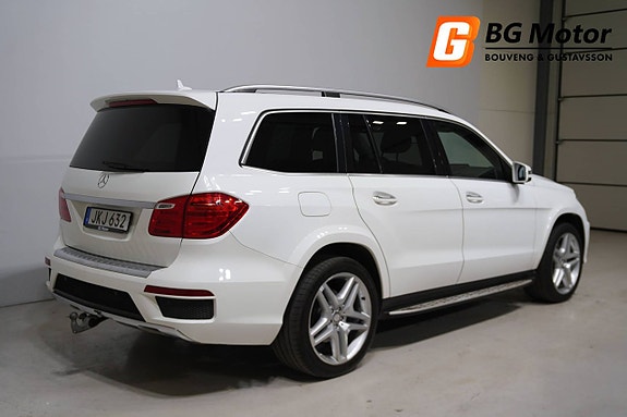 Mercedes-Benz GL350 3 of 5