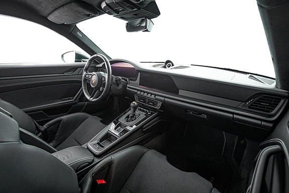 Porsche 992 16 of 30