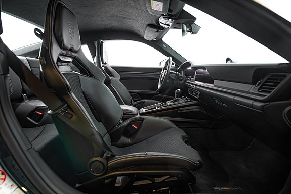 Porsche 992 17 of 30