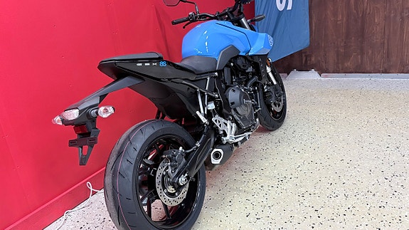 Suzuki GSX -8S 4 of 6