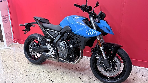Suzuki GSX -8S 2 of 6