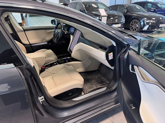 Tesla Model S 9 of 14