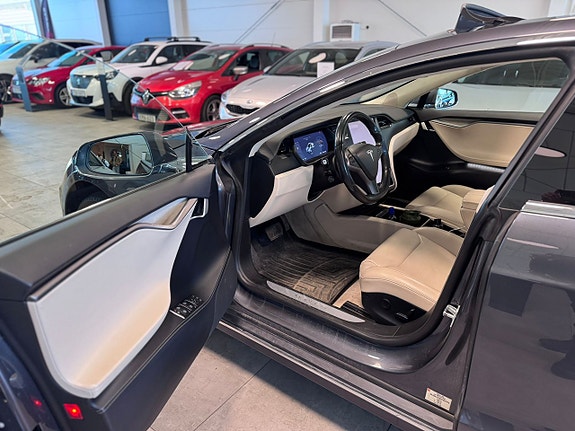 Tesla Model S 12 of 14