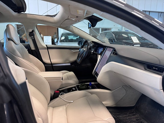 Tesla Model S 11 of 14