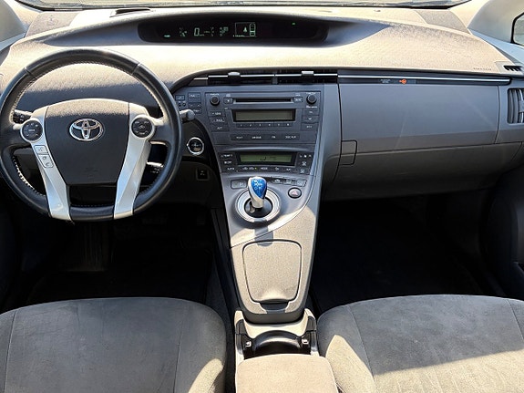 Toyota Prius 3 of 5