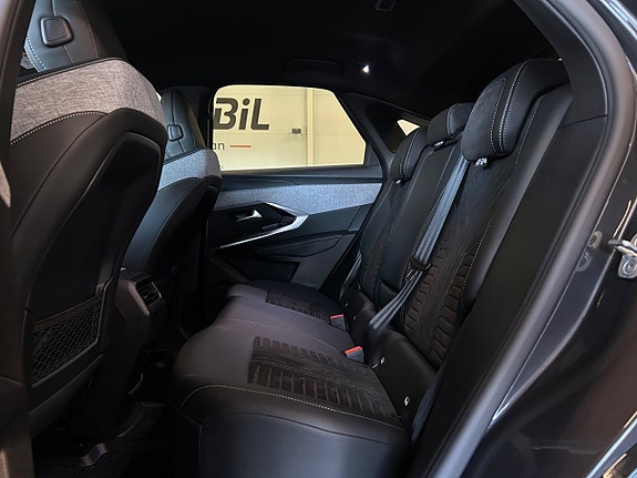 Peugeot e-3008 14 of 30