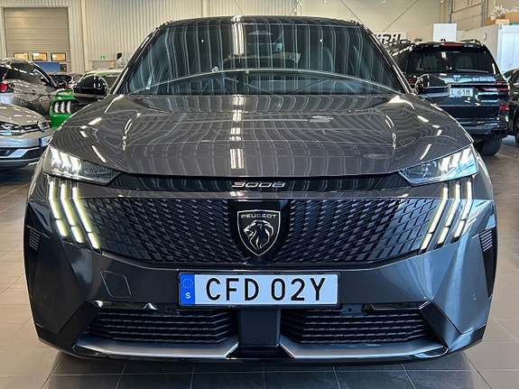 Peugeot e-3008 10 of 30