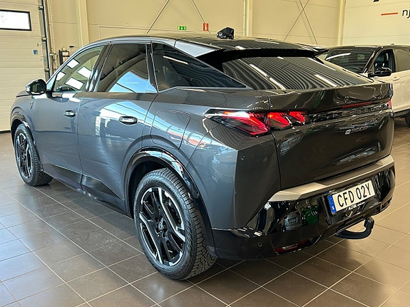 Peugeot e-3008 4 of 5