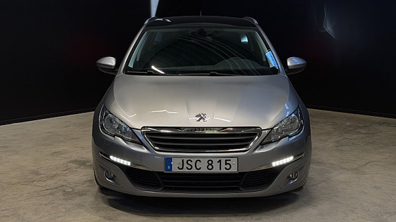 Peugeot 308 SW 2 of 5