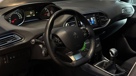 Peugeot 308 SW 12 of 22
