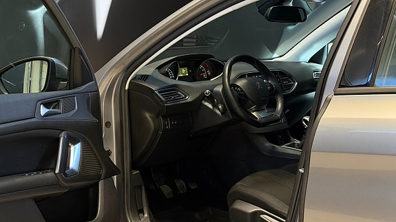 Peugeot 308 SW 10 of 22