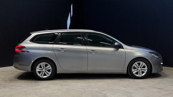 Peugeot 308 SW 8 of 22