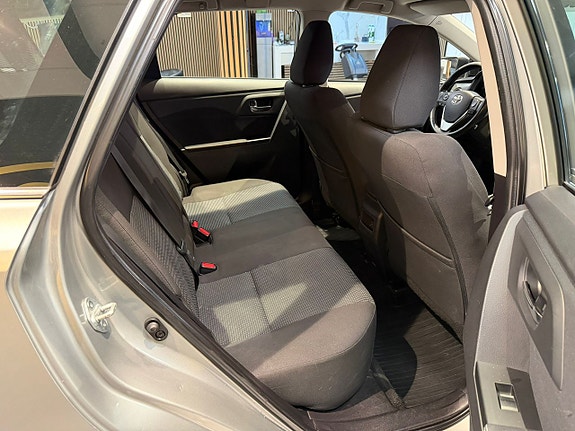 Toyota Auris 17 of 24