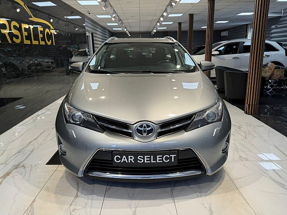 Toyota Auris 8 of 24