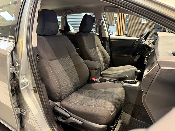 Toyota Auris 19 of 24