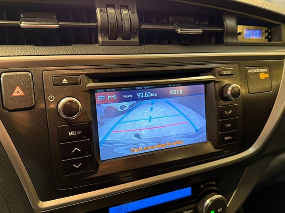 Toyota Auris 13 of 24