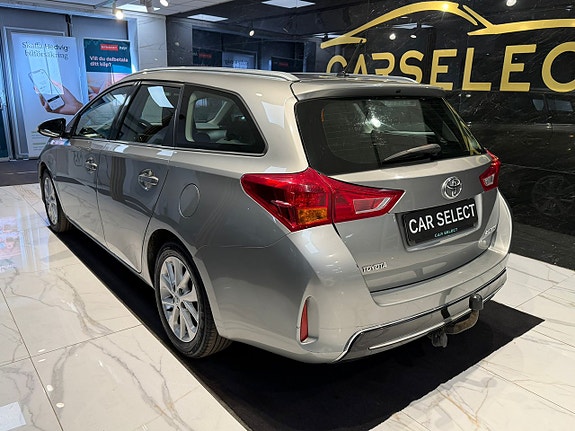 Toyota Auris 3 of 24
