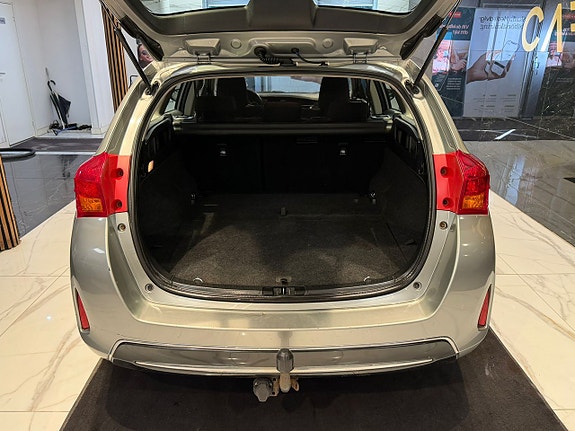 Toyota Auris 5 of 24