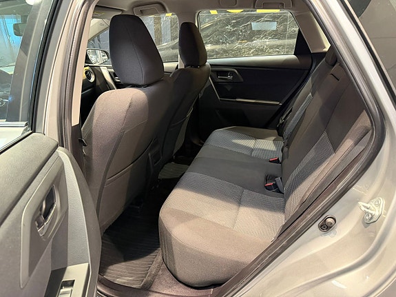 Toyota Auris 16 of 24