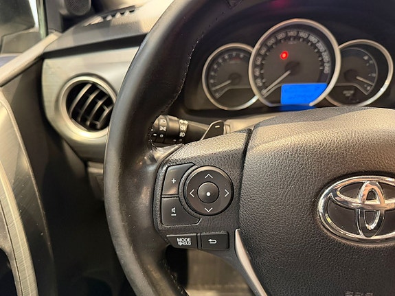 Toyota Auris 11 of 24