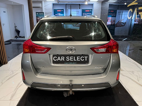 Toyota Auris 4 of 24