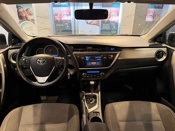 Toyota Auris 9 of 24