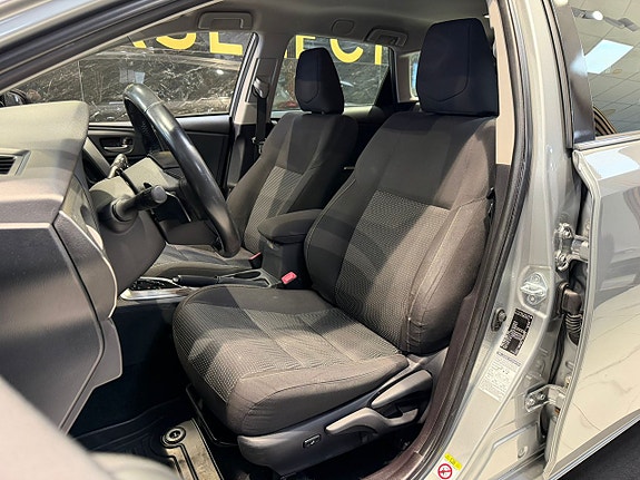 Toyota Auris 15 of 24